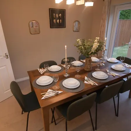 Luxury, Family-friendly With Garden Сasa de vacaciones